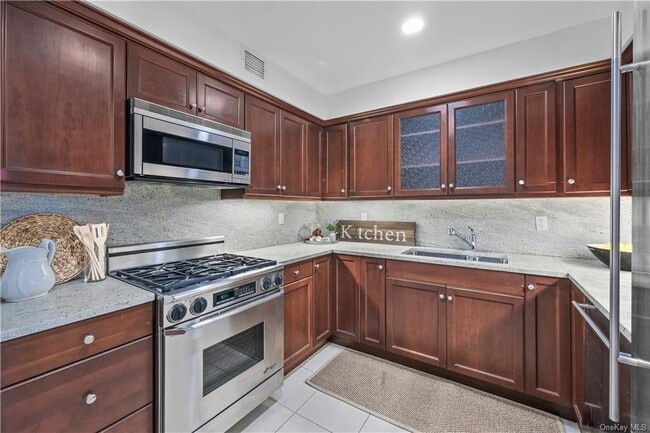 Building Photo - 10 City Pl