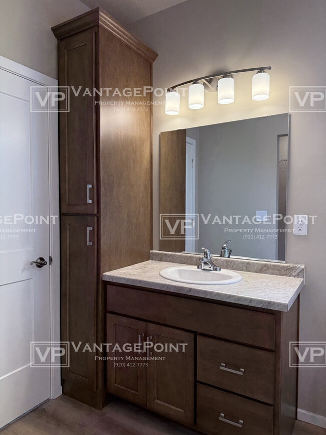 Building Photo - N9320 Gemstone Ct