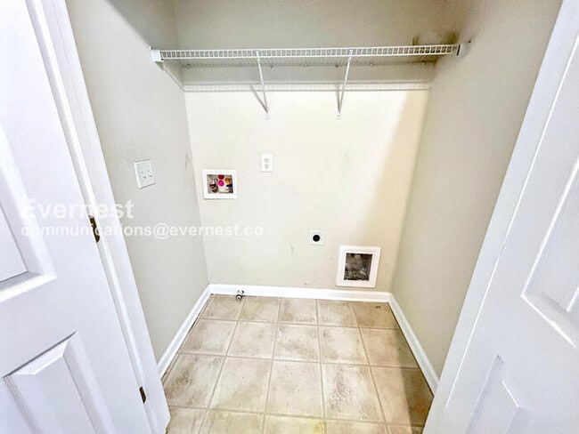 Building Photo - 2221 Nottley Dr