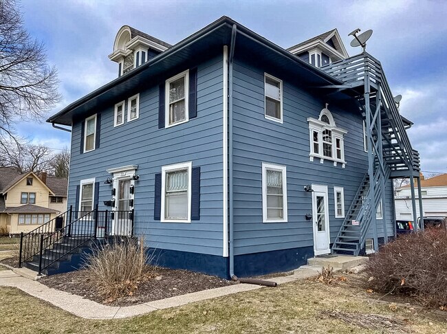 Building Photo - 3721 Cottage Grove Ave