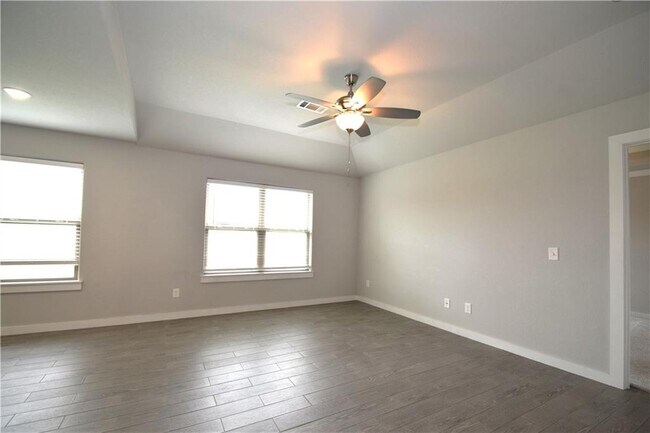 Building Photo - 400 Rineel Ave