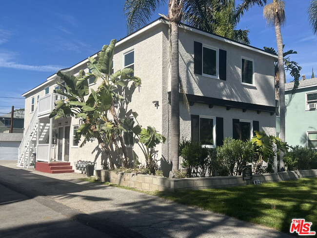 Primary Photo - 4129 W Toluca Lake Ave