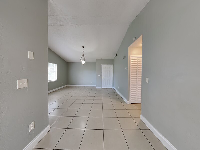 Building Photo - 907 19th St