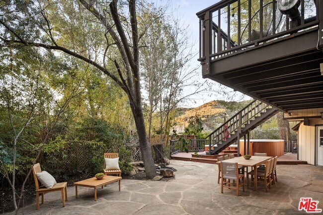 Building Photo - 20500 Paradise Ln