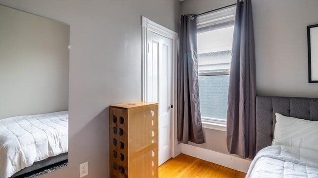 Building Photo - 106 Beacon St