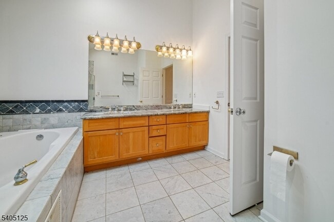 Building Photo - 17 Grove St