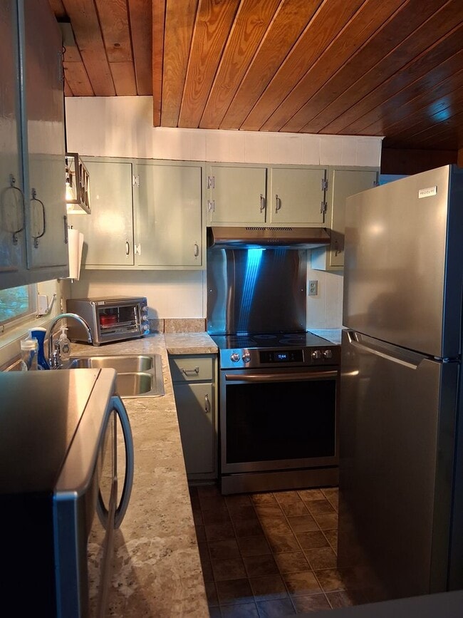 Building Photo - $1,800 - 2 Bedroom / 1.5 Bath Unfurnished ...
