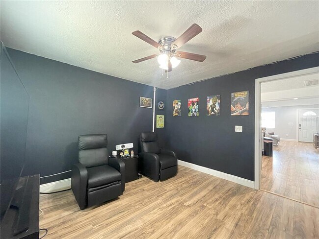Building Photo - 8310 El Portal Dr
