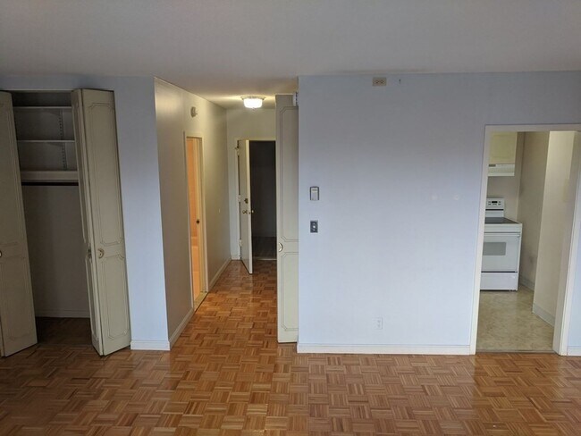 Building Photo - Bright and Spacious Brookline Studio