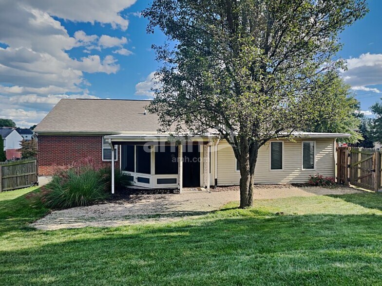 Building Photo - 7301 Blackstone Dr