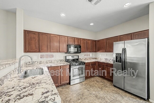 Building Photo - 44967 Sage Brush Dr
