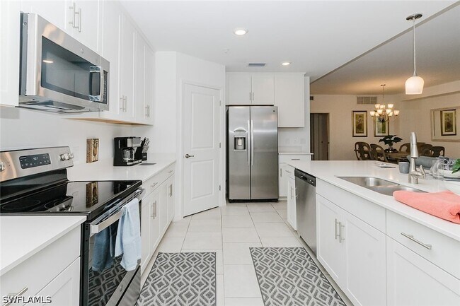 Building Photo - 5739 Oakmont Ct
