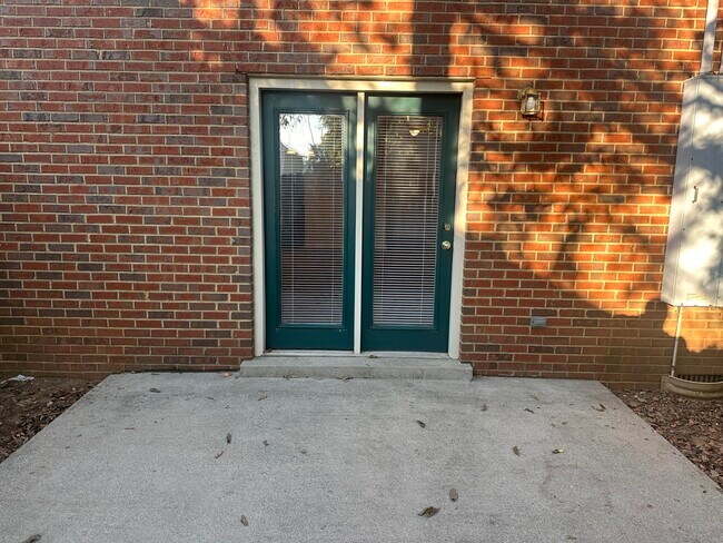 Building Photo - 2005 River Ridge Rd