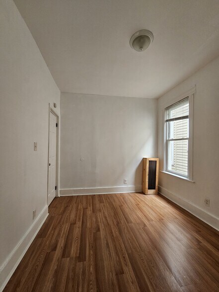 Building Photo - 166 Carteret Ave