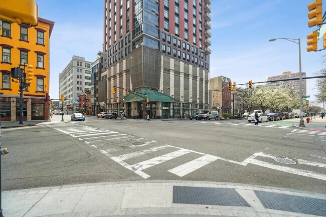 Building Photo - 105 Greene St