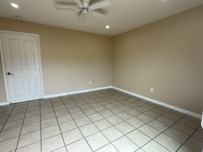 Building Photo - Casa Millar | Spacious Homes for Comfortab...