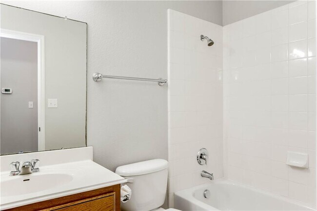 Building Photo - 321 Shea Dr