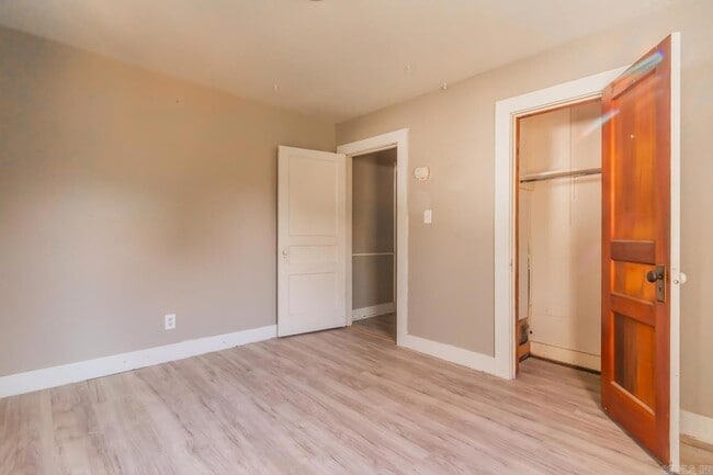 Building Photo - 505 W Texie Ave