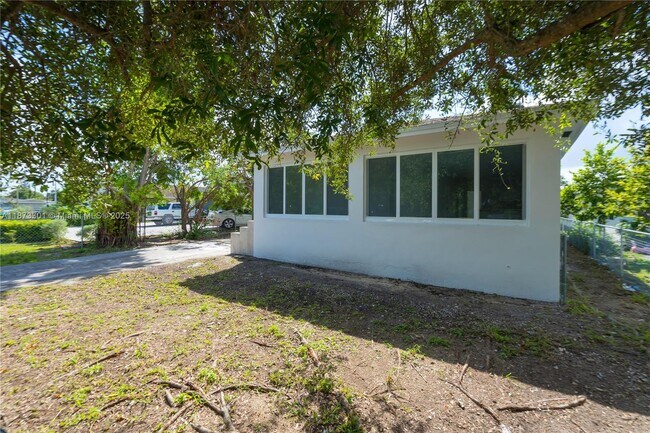 Building Photo - 667 NW 14th St