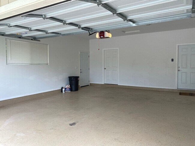 Building Photo - 15-1572 19th Ave