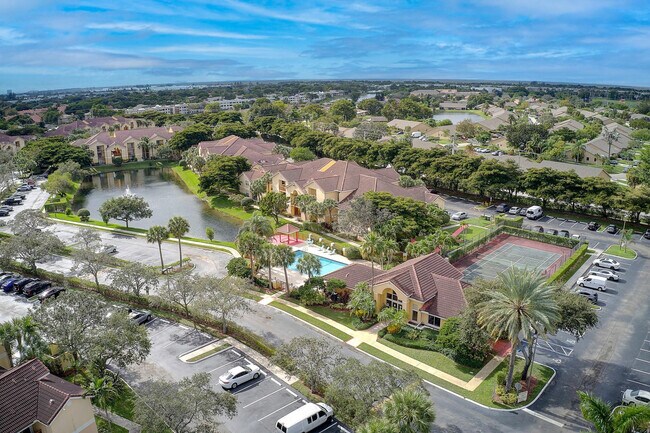 Building Photo - 7640 Westwood Dr