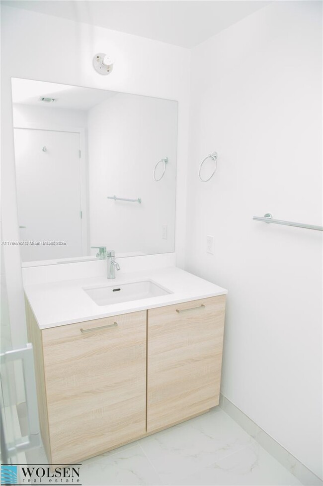 Building Photo - 16385 Biscayne Blvd