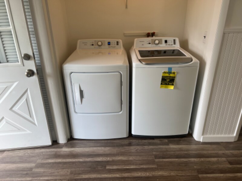 Building Photo - 130 S Apple St