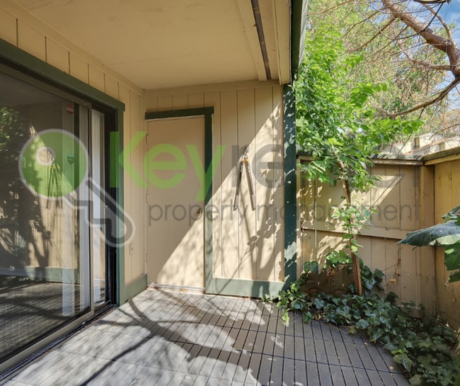 Building Photo - 600 Del Verde Cir