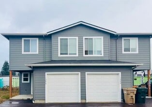 Building Photo - 4 bedroom duplex