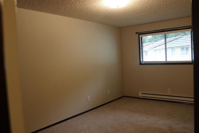 Building Photo - Beautiful 2 Bedroom 1.5 Bathroom Condo!