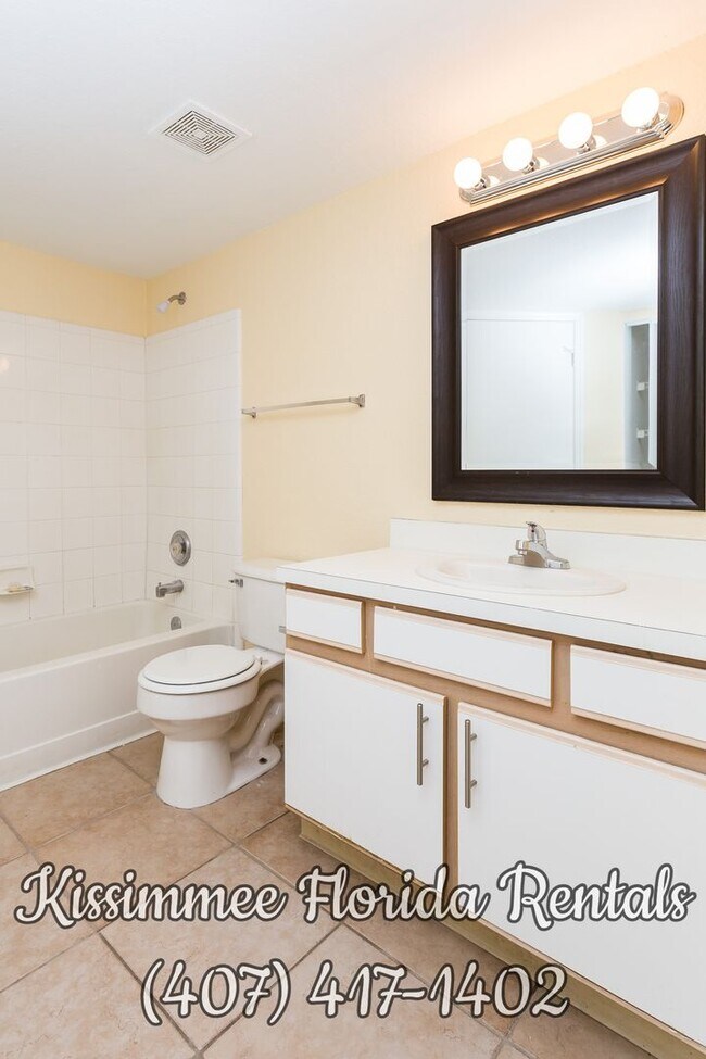 Building Photo - Beautiful third floor unit with 2 bedrooms...