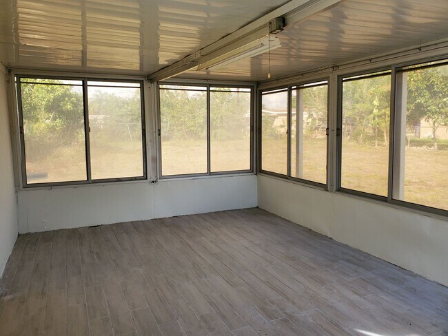 Building Photo - 25 Andora St