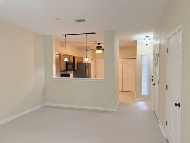 Building Photo - The Gables 2BR | 2.5BA Townhome!