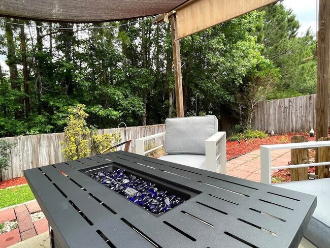 Building Photo - 182 Aquinnah Dr