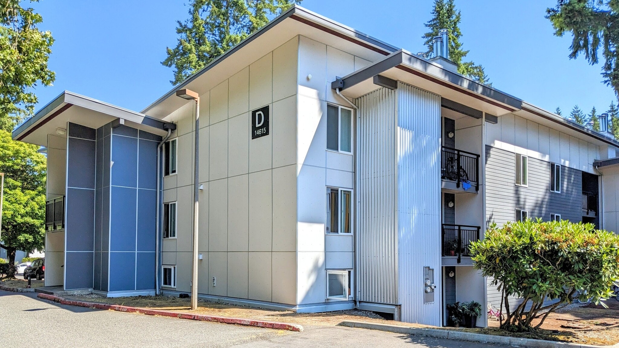 Building Photo - 14635 NE 32nd St