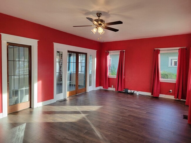 Building Photo - 3709 Hoyt Ave