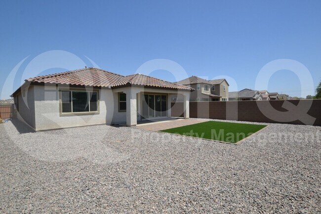 Building Photo - 9213 W Glenrosa Ave