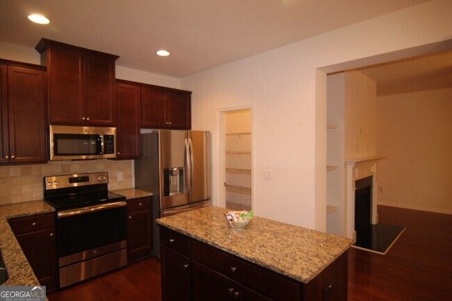 Building Photo - 5850 Vinyard Ln