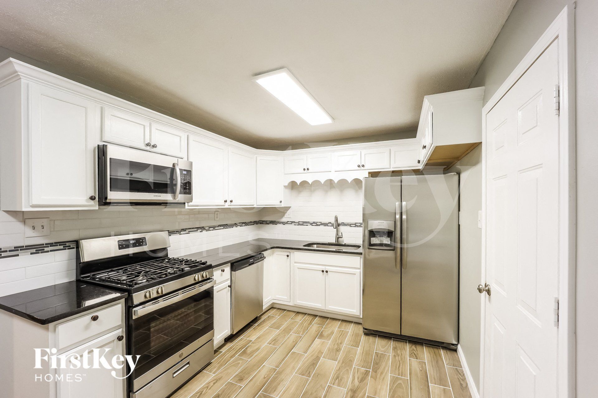 Building Photo - 743 Oak Dr