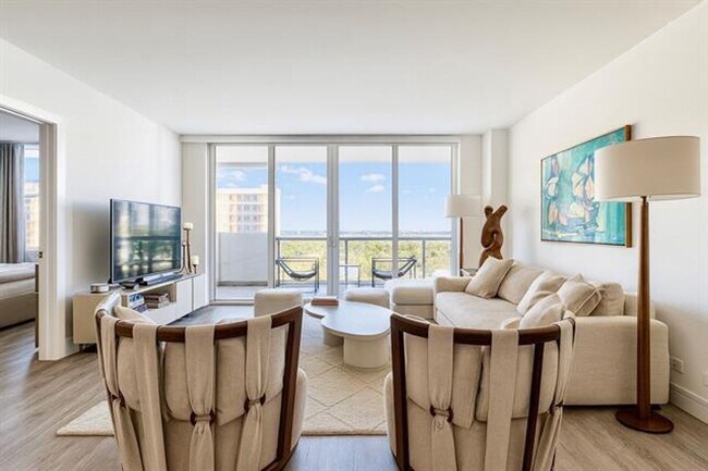 Building Photo - 5601 Collins Ave