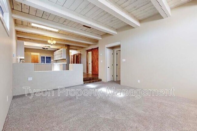 Building Photo - 6208 Sabre Ct NW