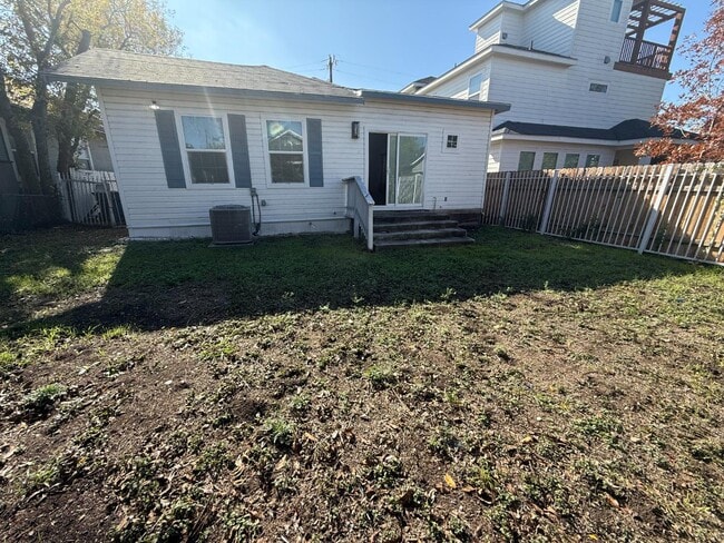 Building Photo - 727 Indiana St