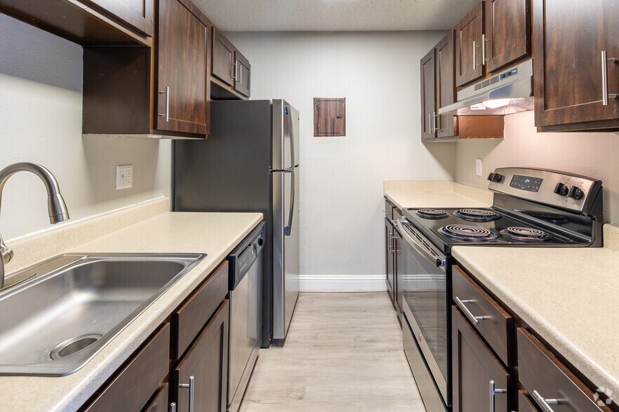 Primary Photo - Meadows at Town Center - Newly renovated in 2023 with in-unit washer/dryer!