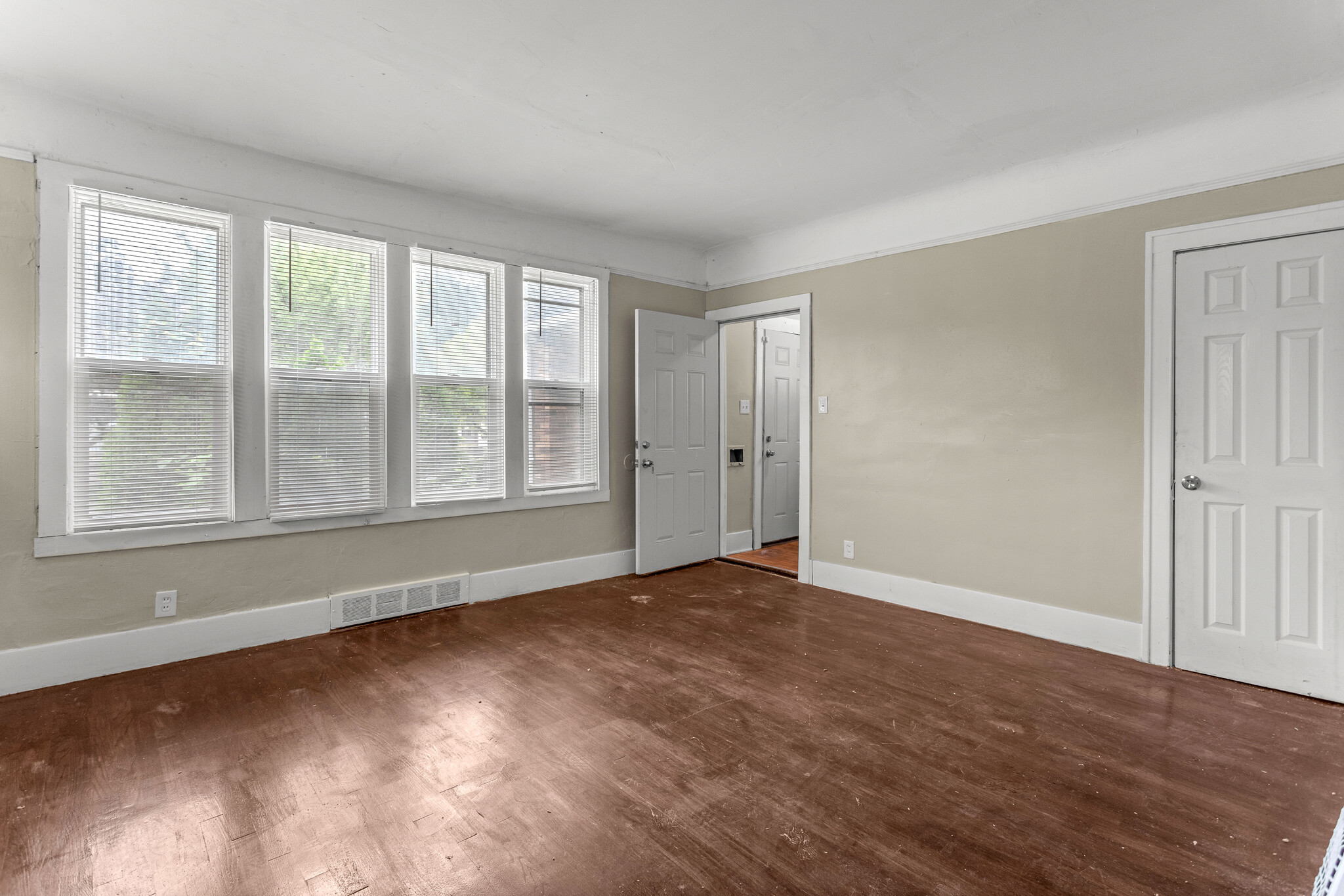 Building Photo - 4820 Haverhill St