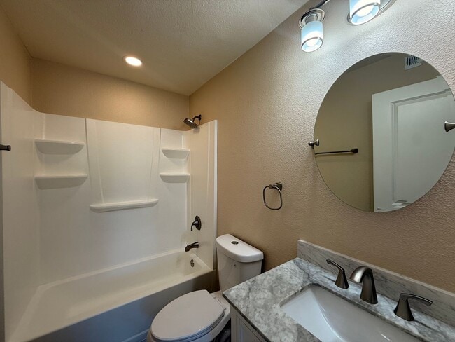 Building Photo - Bright 2BR/2BA Condo with Reserved Parking...
