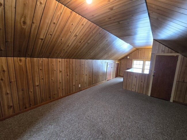 Building Photo - 401 Charles St