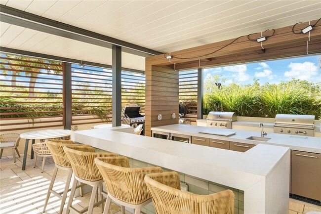 Building Photo - 300 South Pointe Dr