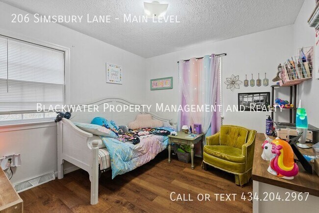 Building Photo - 206 Simsbury Ln