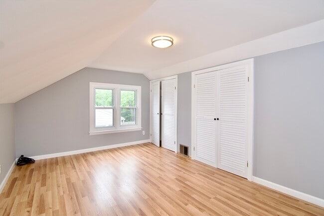 Building Photo - 63 Grandview St