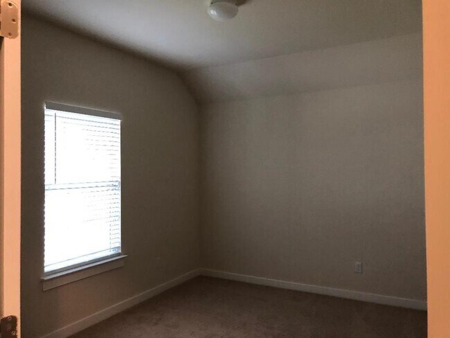 Building Photo - 17001 Borromeo Ave